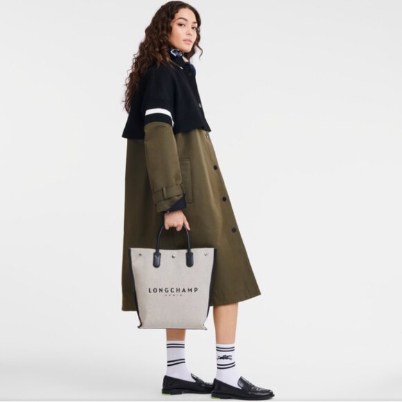 New LongChamp Essential M Tote bag Ecru Canvas - Picture 4 of 12